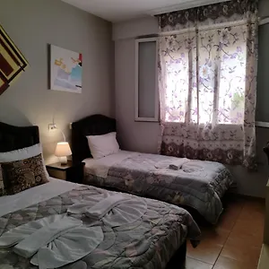 Konukevi De Rada, Tiran