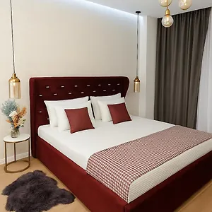 Otel Capital, Tiran